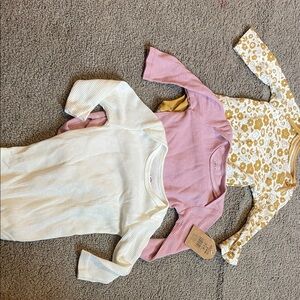 Chick pea baby girl Set of Three Long Sleeve Baby Onesies Size 3-6 months NWT